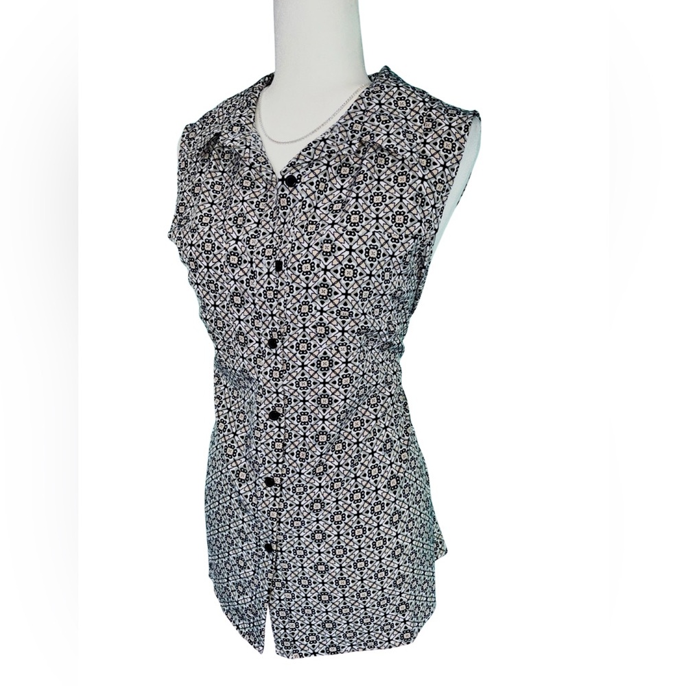 Notations 2X Black and White Geometric Print Collared Sleeveless Blouse